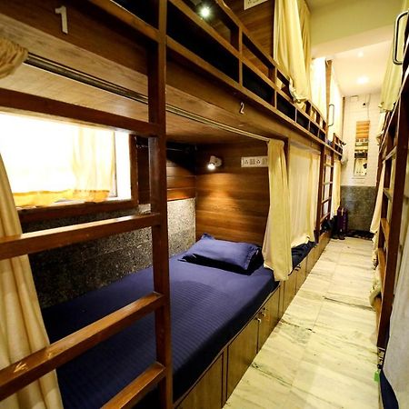 Maple Social Hubz-Hostel Мумбаи Экстерьер фото