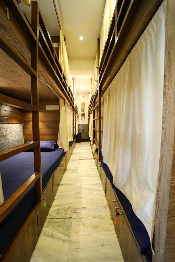 Maple Social Hubz-Hostel Мумбаи Экстерьер фото