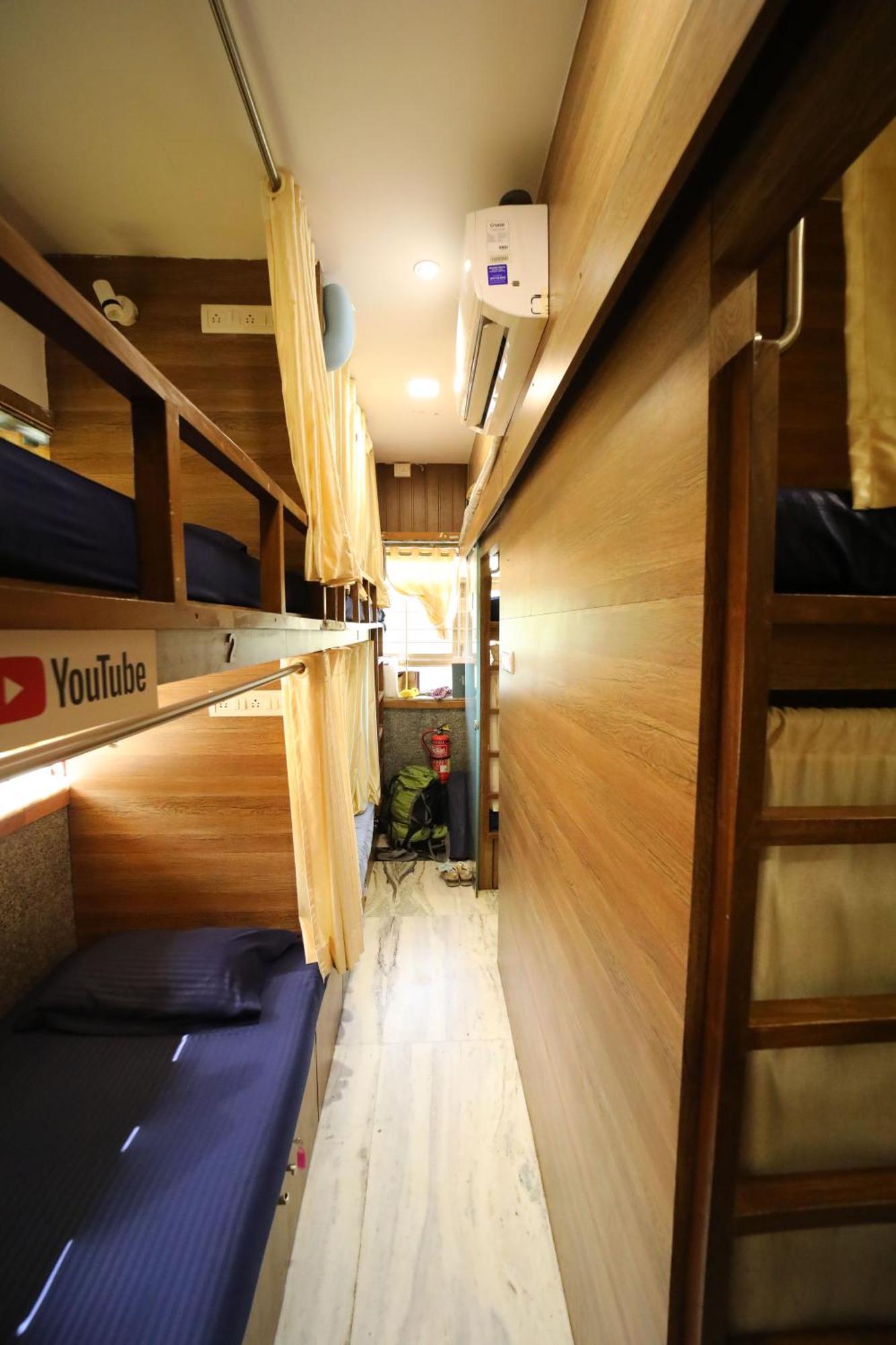 Maple Social Hubz-Hostel Мумбаи Экстерьер фото